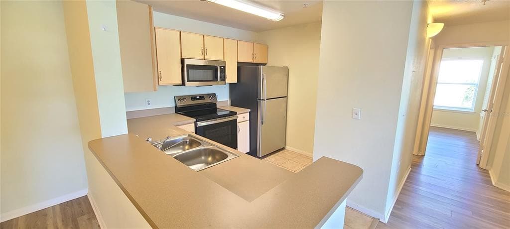 940 VILLAGE TRAIL 4-202 photo 4