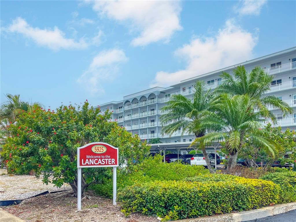 5925 SHORE BOULEVARD S 405 photo 2