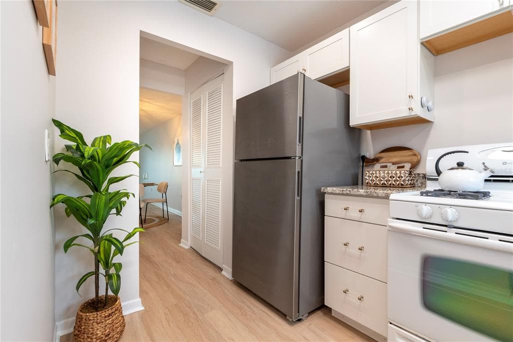 5925 SHORE BOULEVARD S 405 photo 24