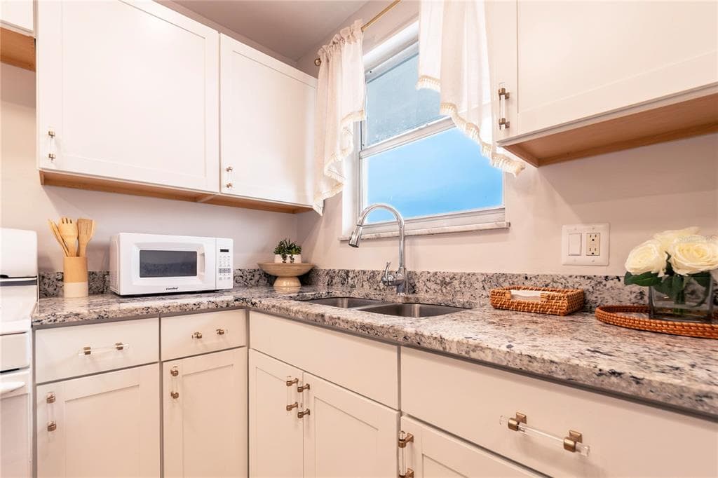 5925 SHORE BOULEVARD S 405 photo 18