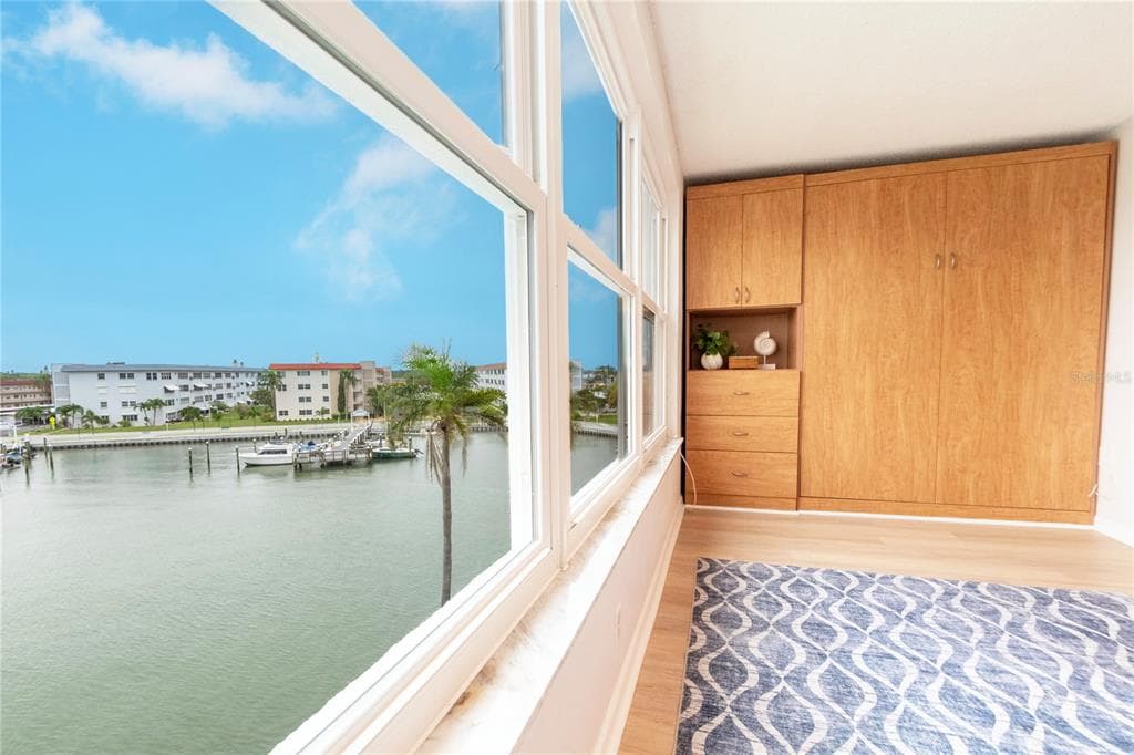 5925 SHORE BOULEVARD S 405 photo 8