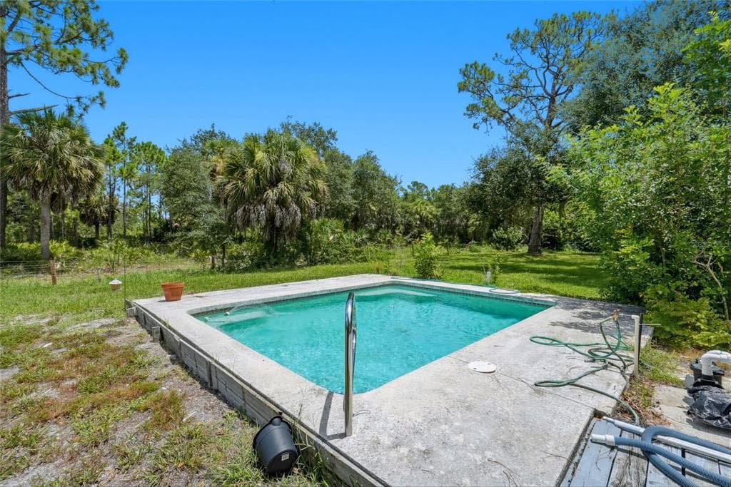 427 RUBENS DRIVE photo 2