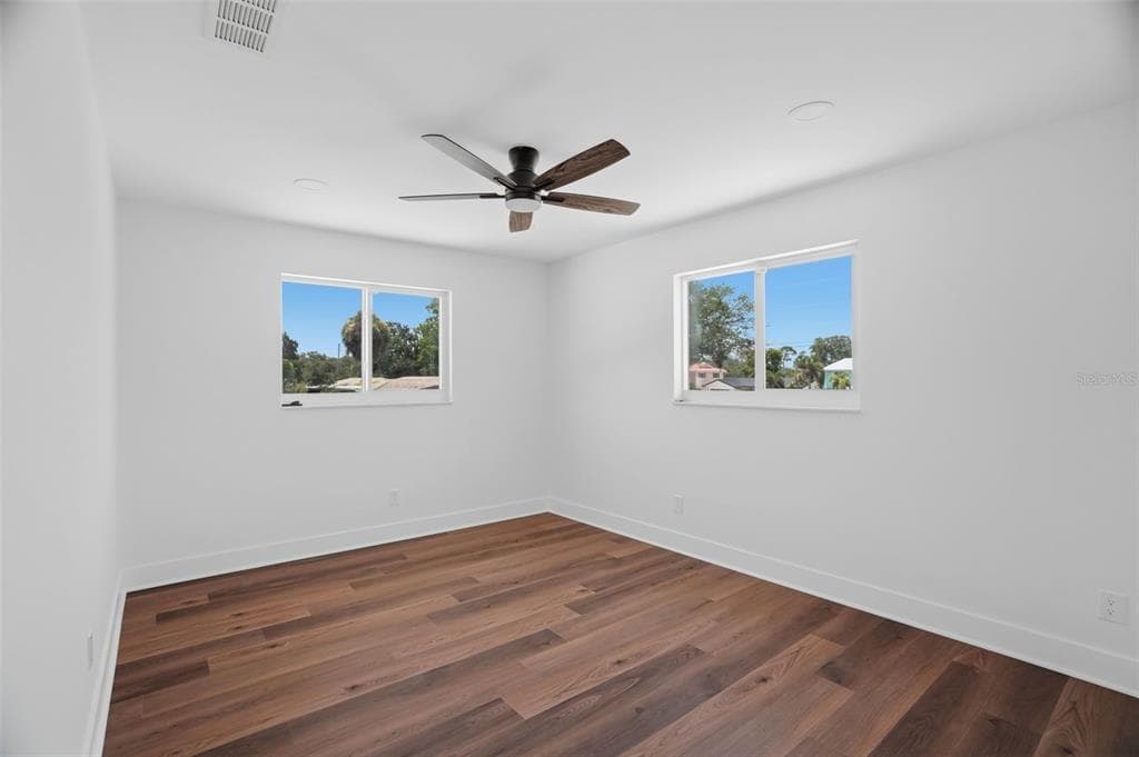 5101 DOVER STREET NE photo 24