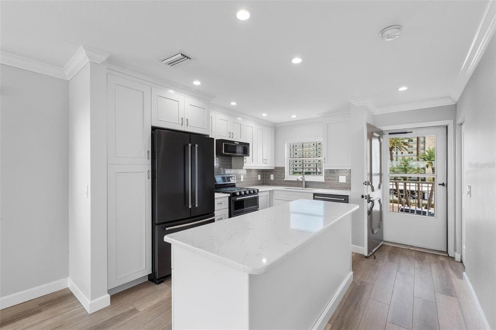 6075 SHORE BOULEVARD S 315 photo 13