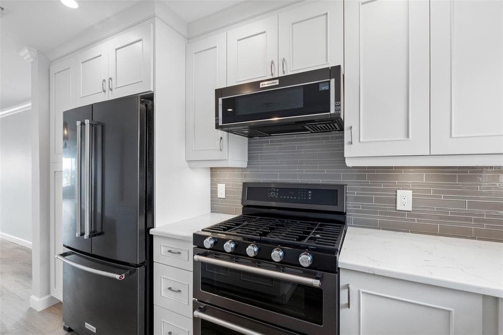 6075 SHORE BOULEVARD S 315 photo 16
