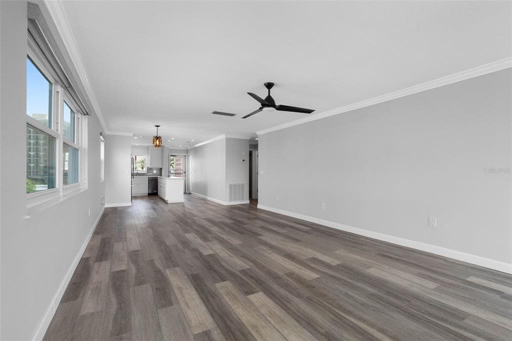 6075 SHORE BOULEVARD S 315 photo 10
