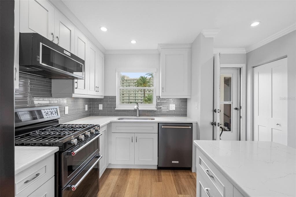 6075 SHORE BOULEVARD S 315 photo 14