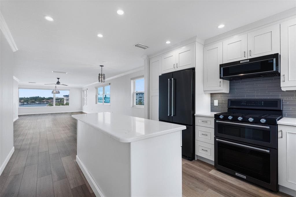 6075 SHORE BOULEVARD S 315 photo 15