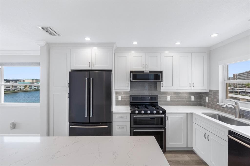 6075 SHORE BOULEVARD S 315 photo 11