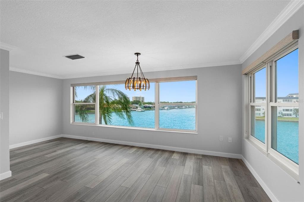 6075 SHORE BOULEVARD S 315 photo 4