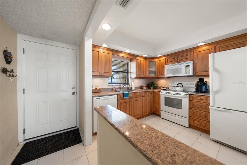 1230 GULF BOULEVARD 403 photo 3