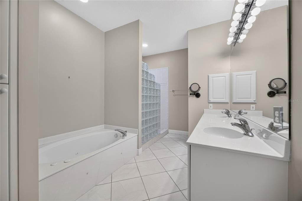 2590 TARPON COVE DRIVE 821 photo 25