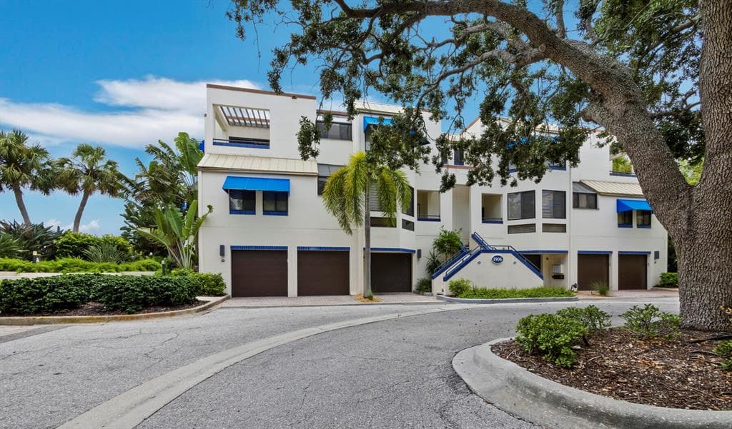 1906 HARBOURSIDE DRIVE 304 photo 2