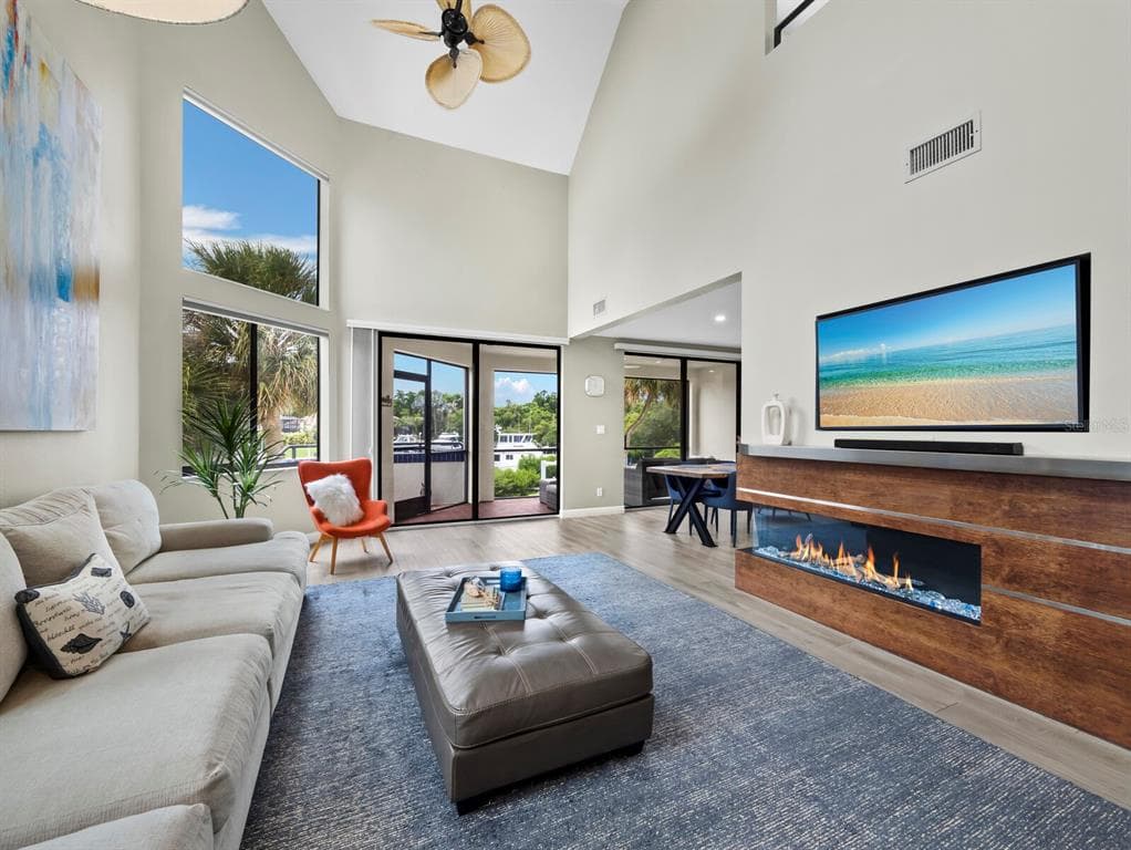 1906 HARBOURSIDE DRIVE 304 photo 5