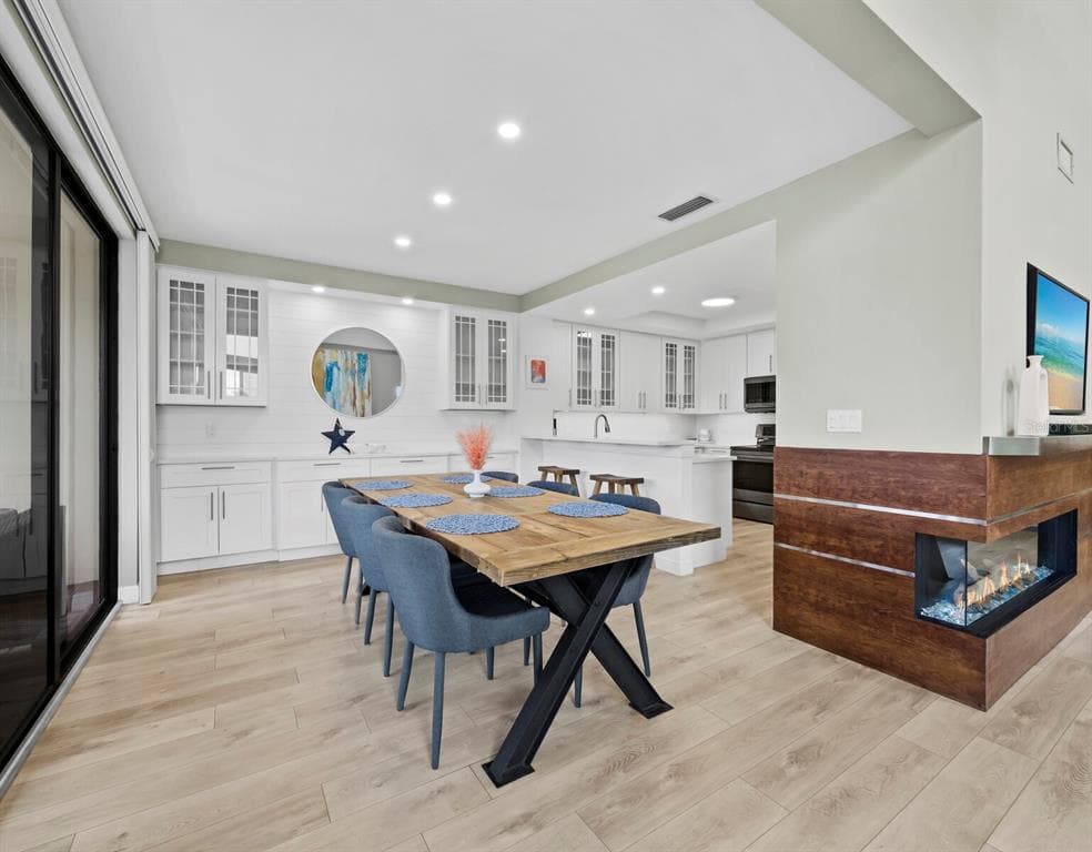 1906 HARBOURSIDE DRIVE 304 photo 14