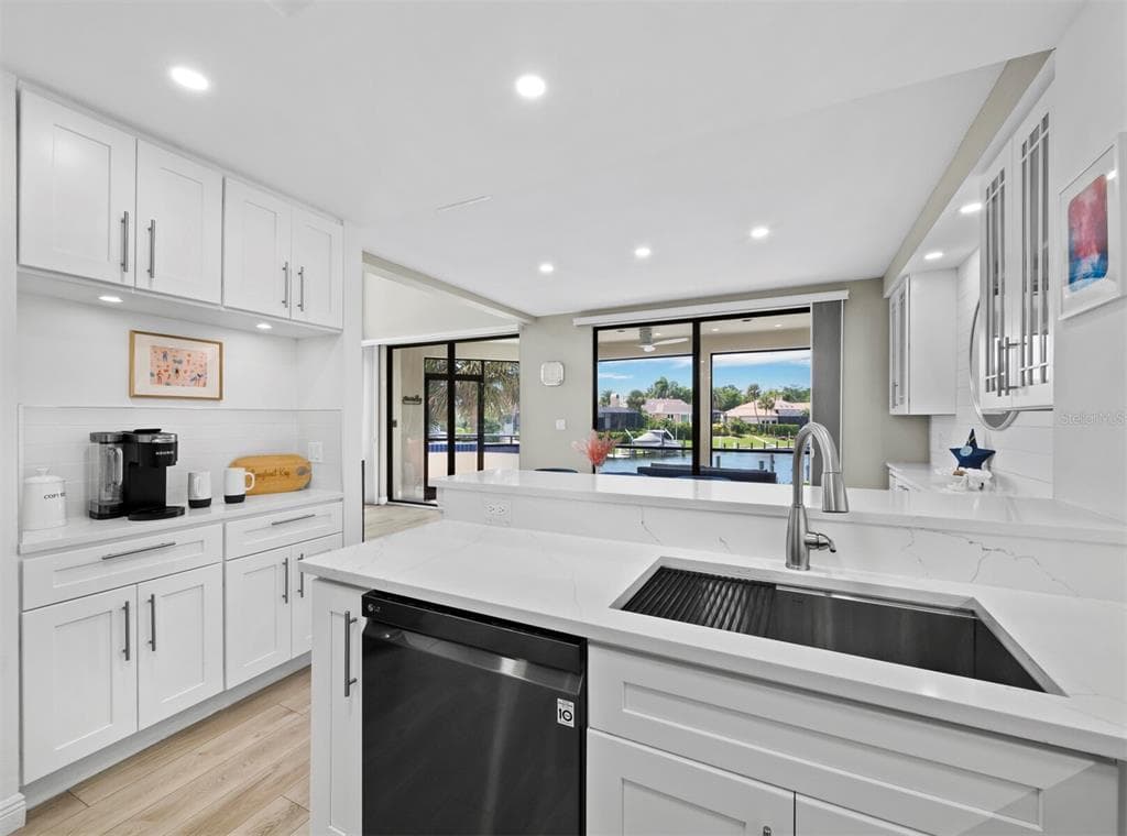1906 HARBOURSIDE DRIVE 304 photo 18