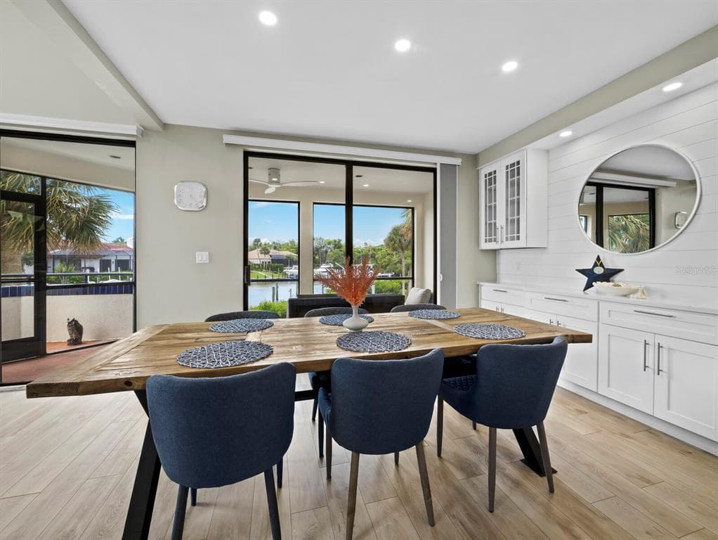1906 HARBOURSIDE DRIVE 304 photo 15