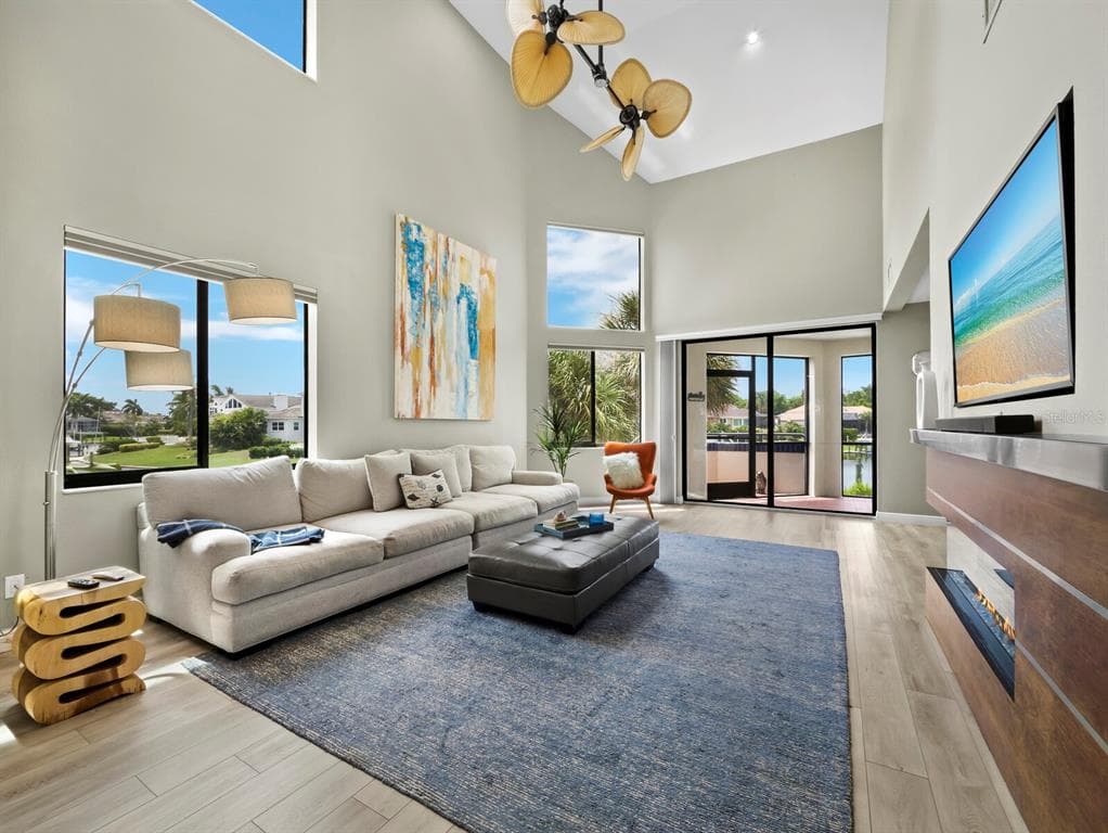 1906 HARBOURSIDE DRIVE 304 photo 4