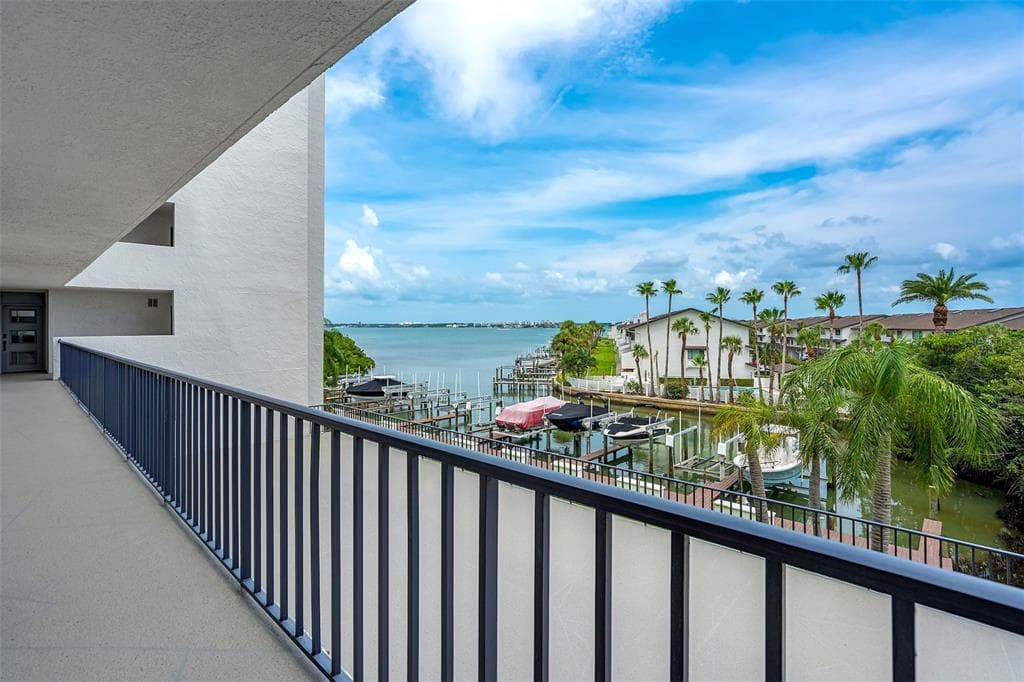 1581 GULF BOULEVARD 203N photo 23