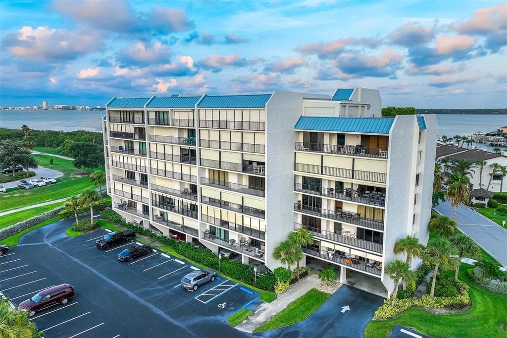 1581 GULF BOULEVARD 203N photo 3