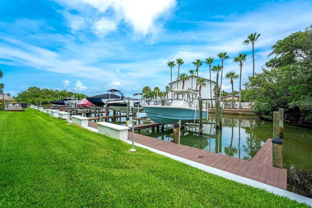 1581 GULF BOULEVARD 203N photo 24