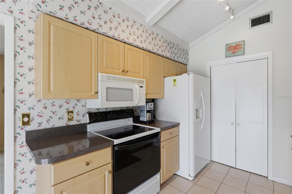 6811 TWELVE OAKS BOULEVARD photo 19
