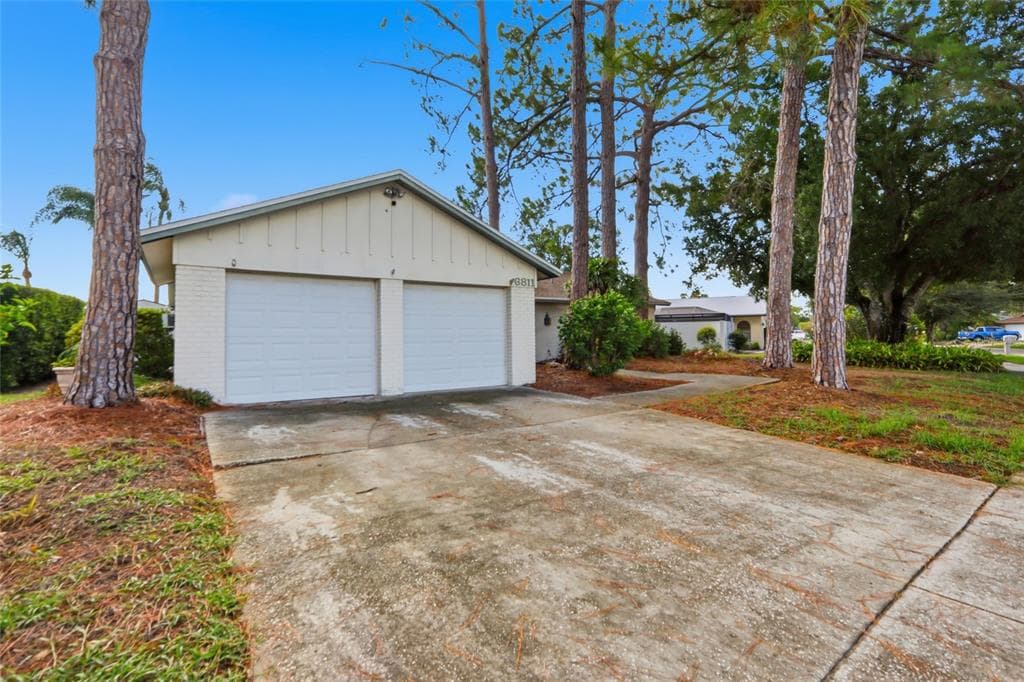 6811 TWELVE OAKS BOULEVARD photo 25