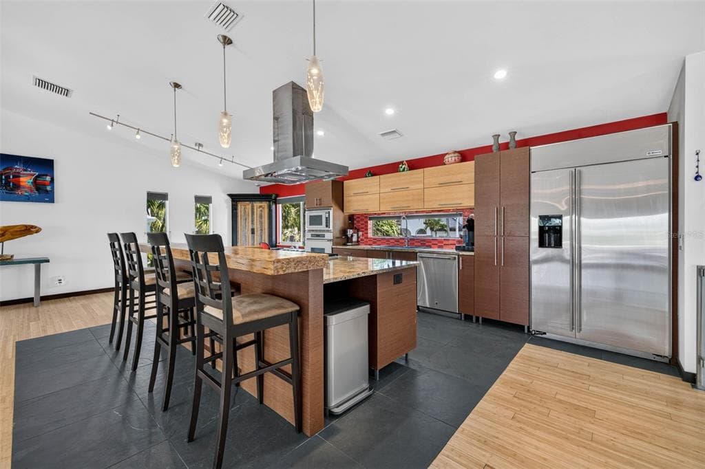 113 7TH STREET E photo 16