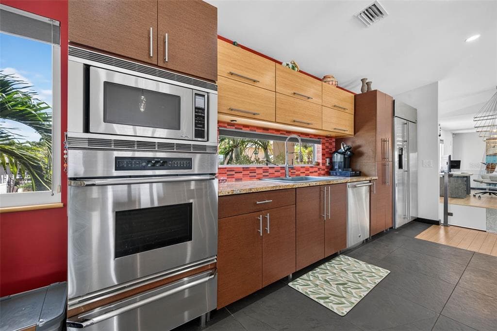 113 7TH STREET E photo 20