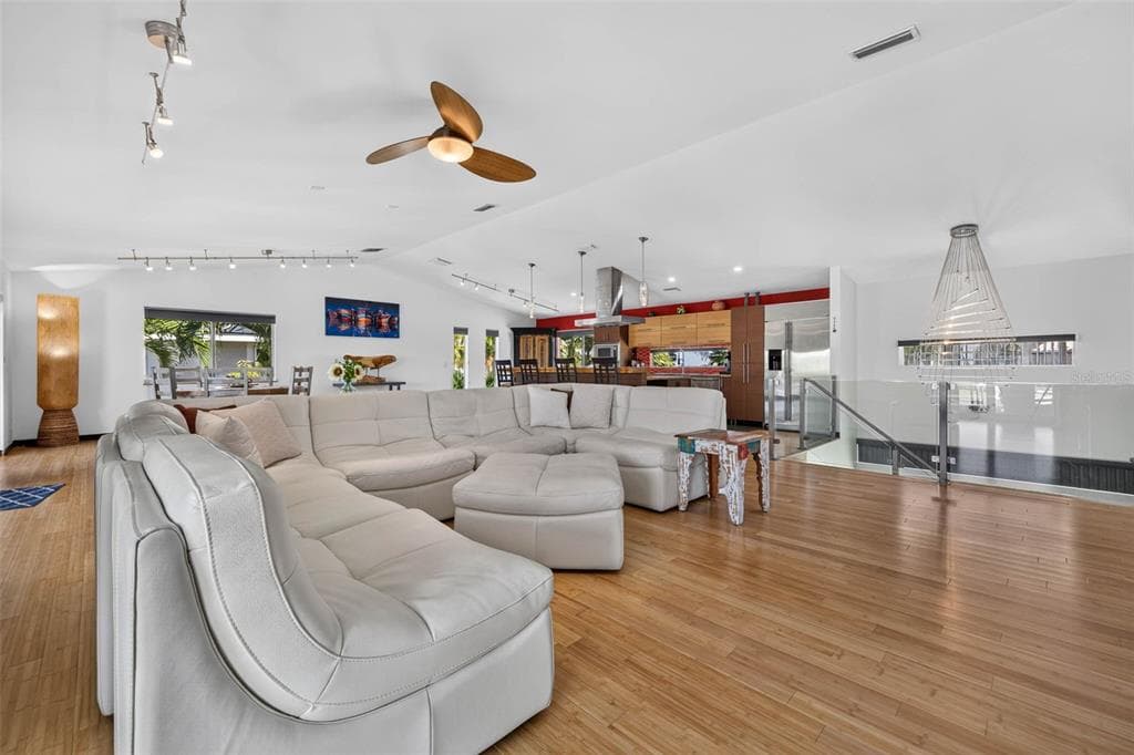113 7TH STREET E photo 14