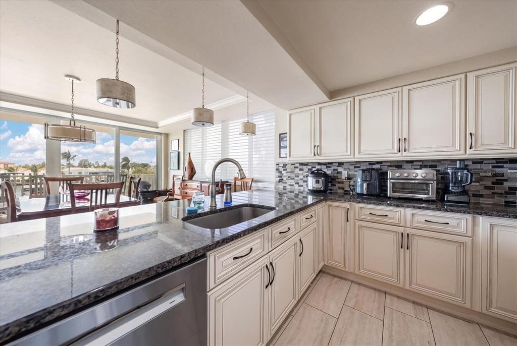 223 ISLAND WAY 2E photo 6