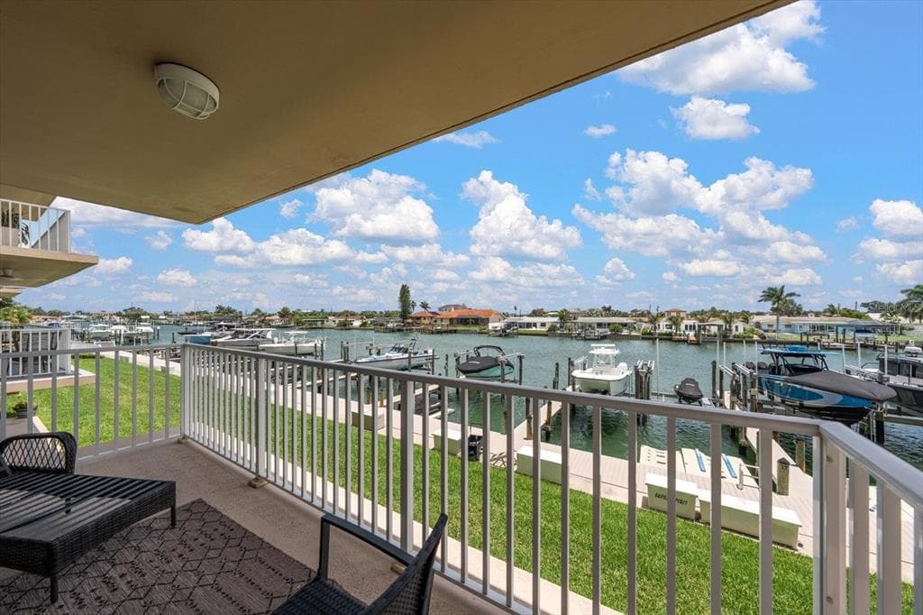 223 ISLAND WAY 2E photo 1