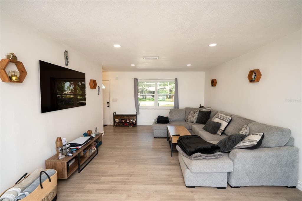 2131 HAINLIN COURT photo 3