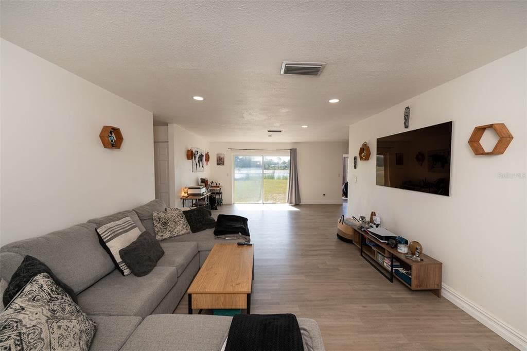 2131 HAINLIN COURT photo 4
