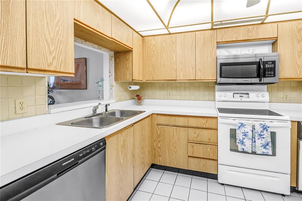 6500 SUNSET WAY 505 photo 7