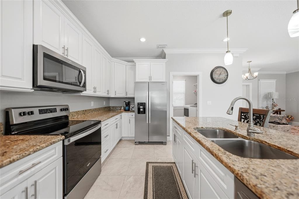 1182 YORKSHIRE STREET photo 16