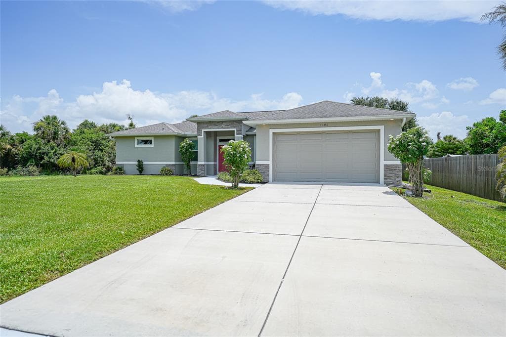 1182 YORKSHIRE STREET photo 3