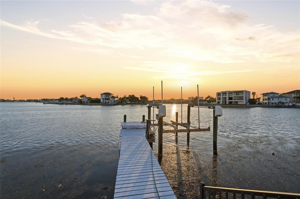 1818 DOLPHIN BOULEVARD S photo 2