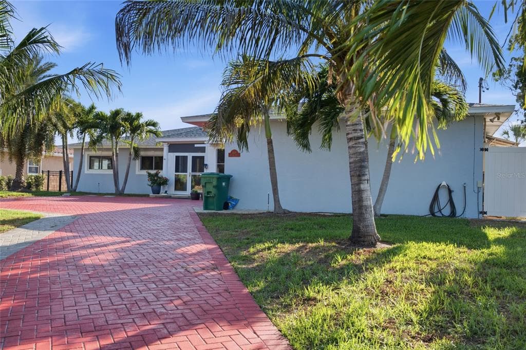 1818 DOLPHIN BOULEVARD S photo 6