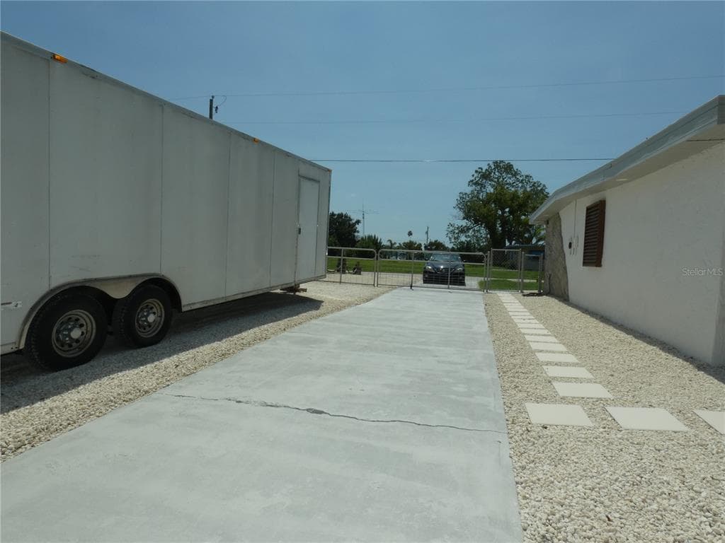 13400 CAROL DRIVE photo 16