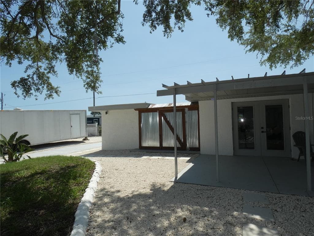 13400 CAROL DRIVE photo 18