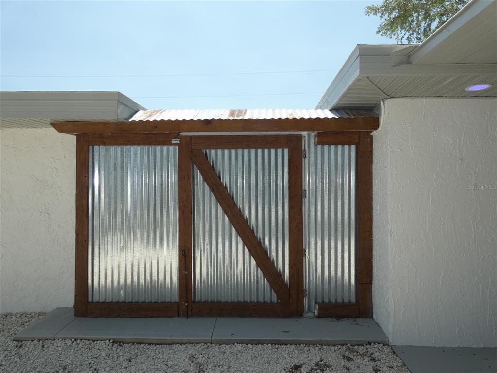 13400 CAROL DRIVE photo 21