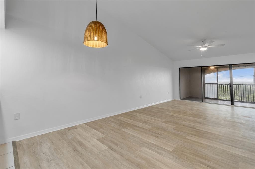 466 BOUCHELLE DRIVE 303 photo 17