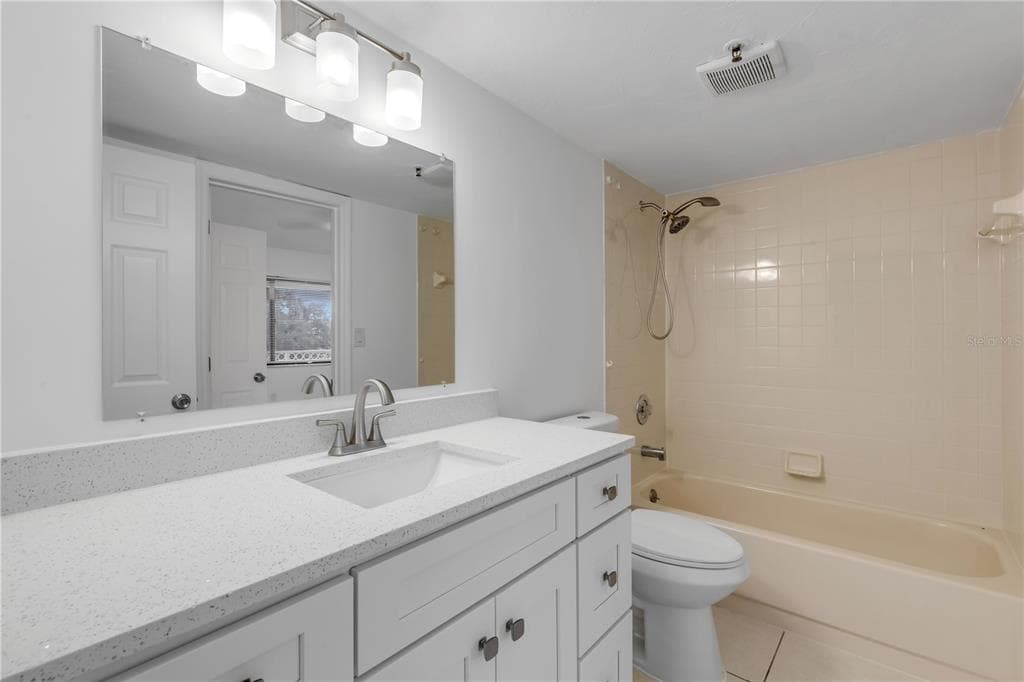 466 BOUCHELLE DRIVE 303 photo 22