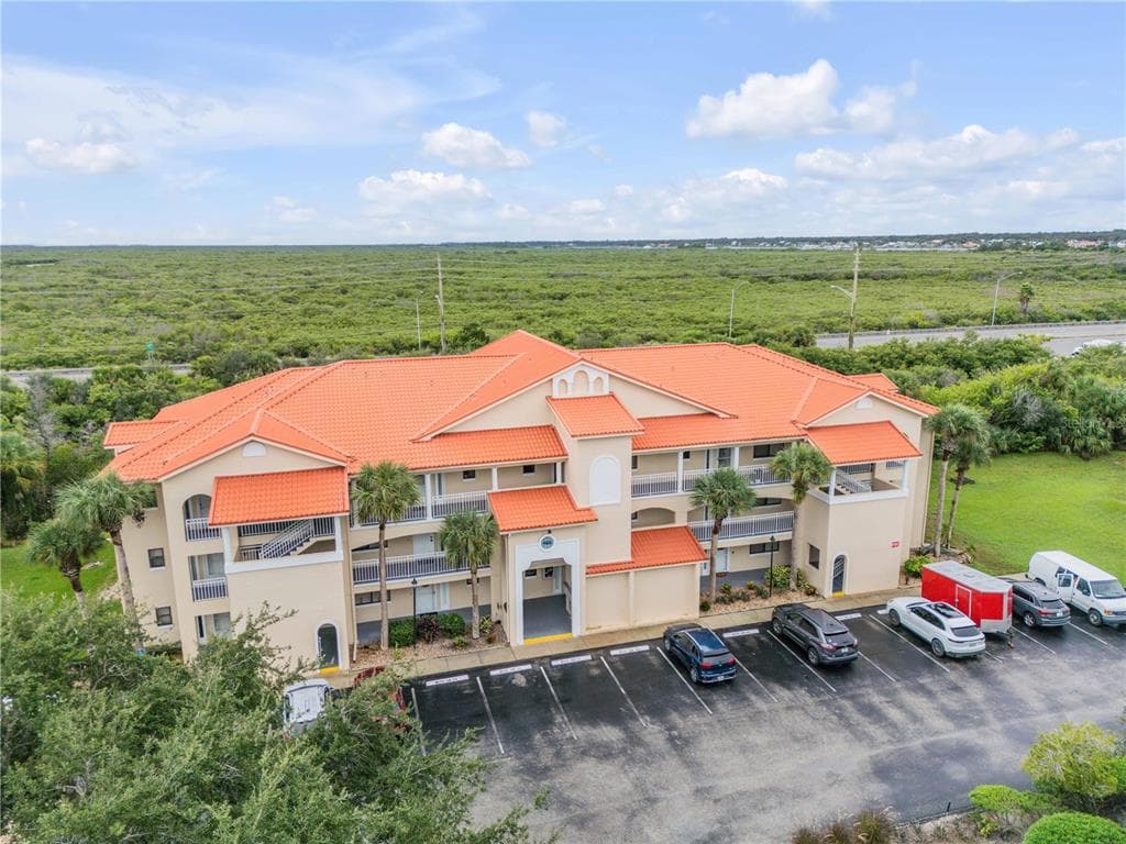 466 BOUCHELLE DRIVE 303 photo 3
