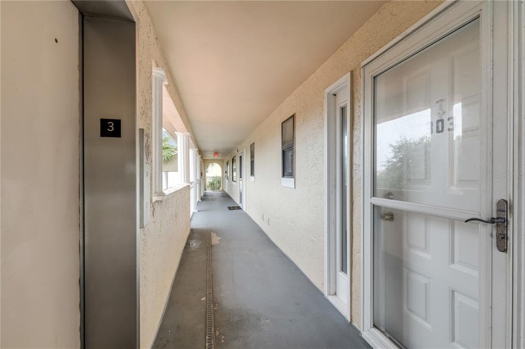 466 BOUCHELLE DRIVE 303 photo 9