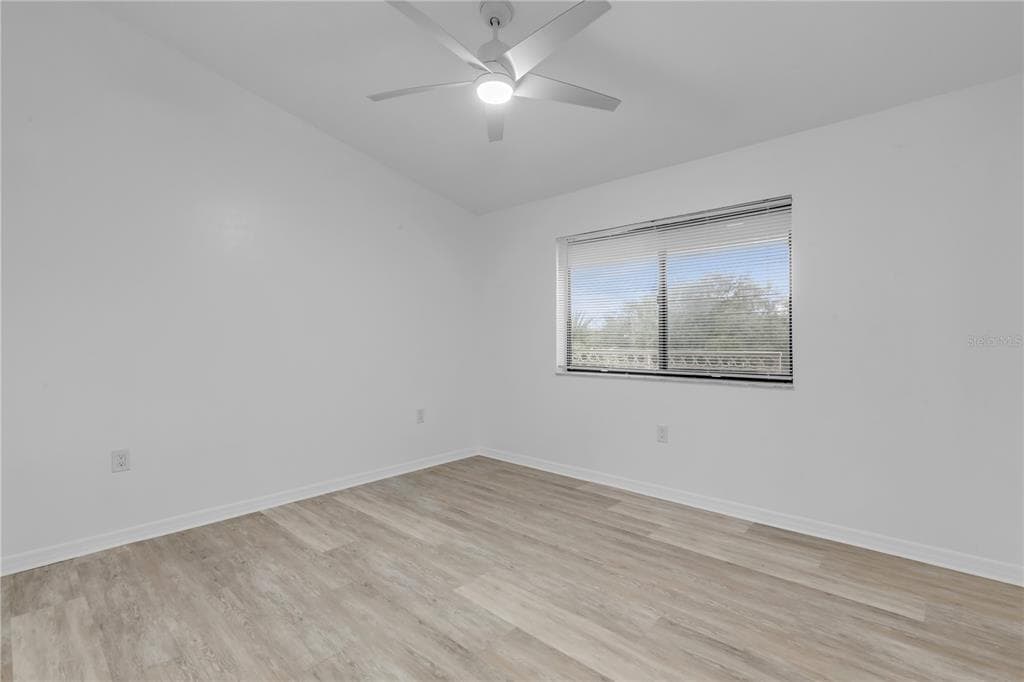466 BOUCHELLE DRIVE 303 photo 24
