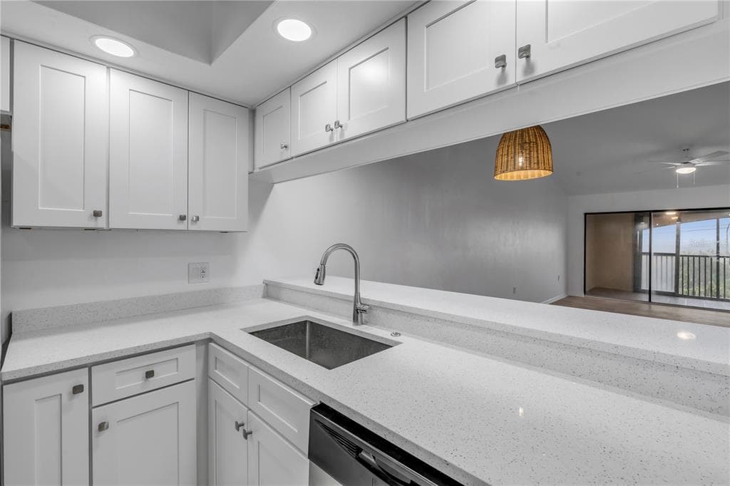466 BOUCHELLE DRIVE 303 photo 11
