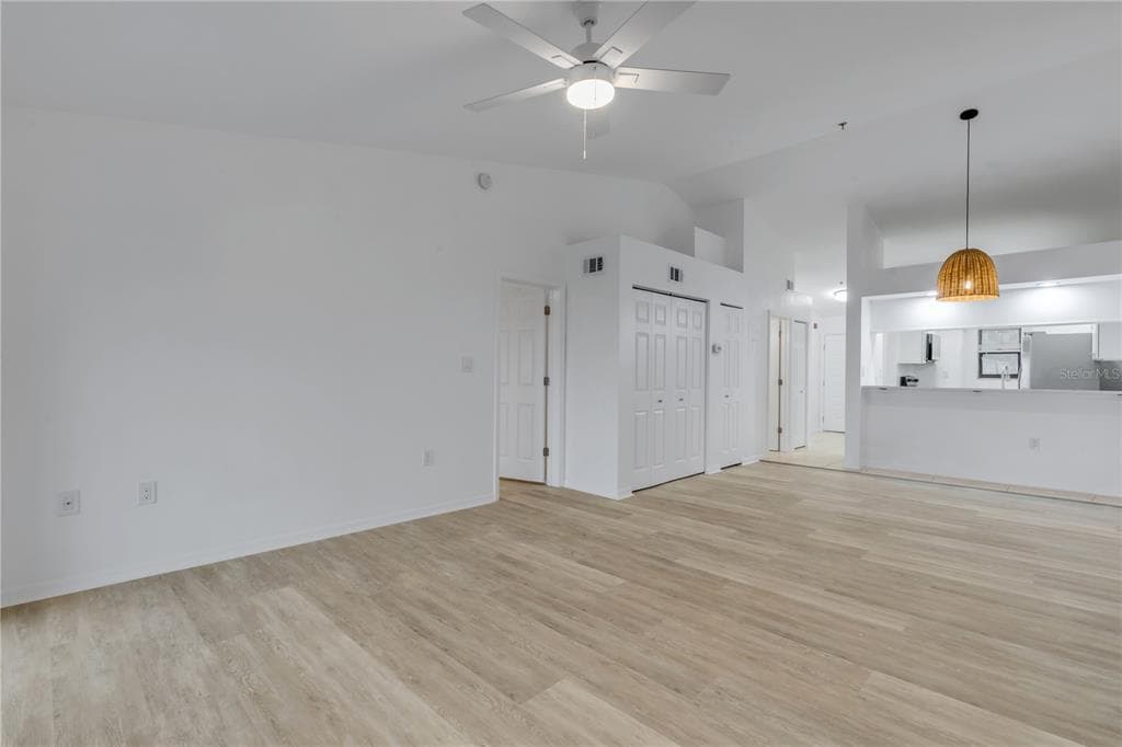 466 BOUCHELLE DRIVE 303 photo 19