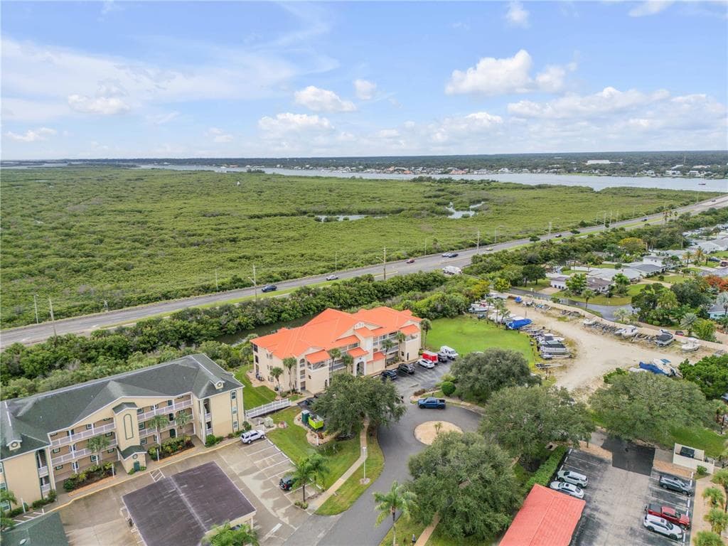 466 BOUCHELLE DRIVE 303 photo 4